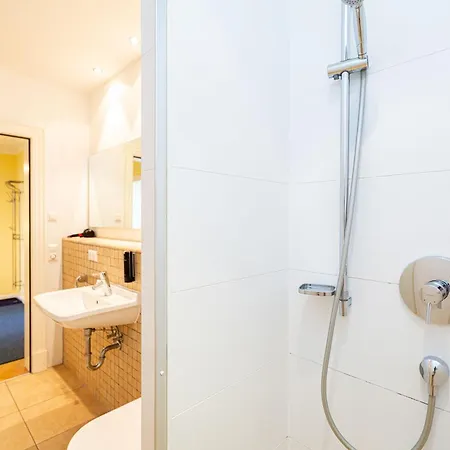 Apartment App 8 *